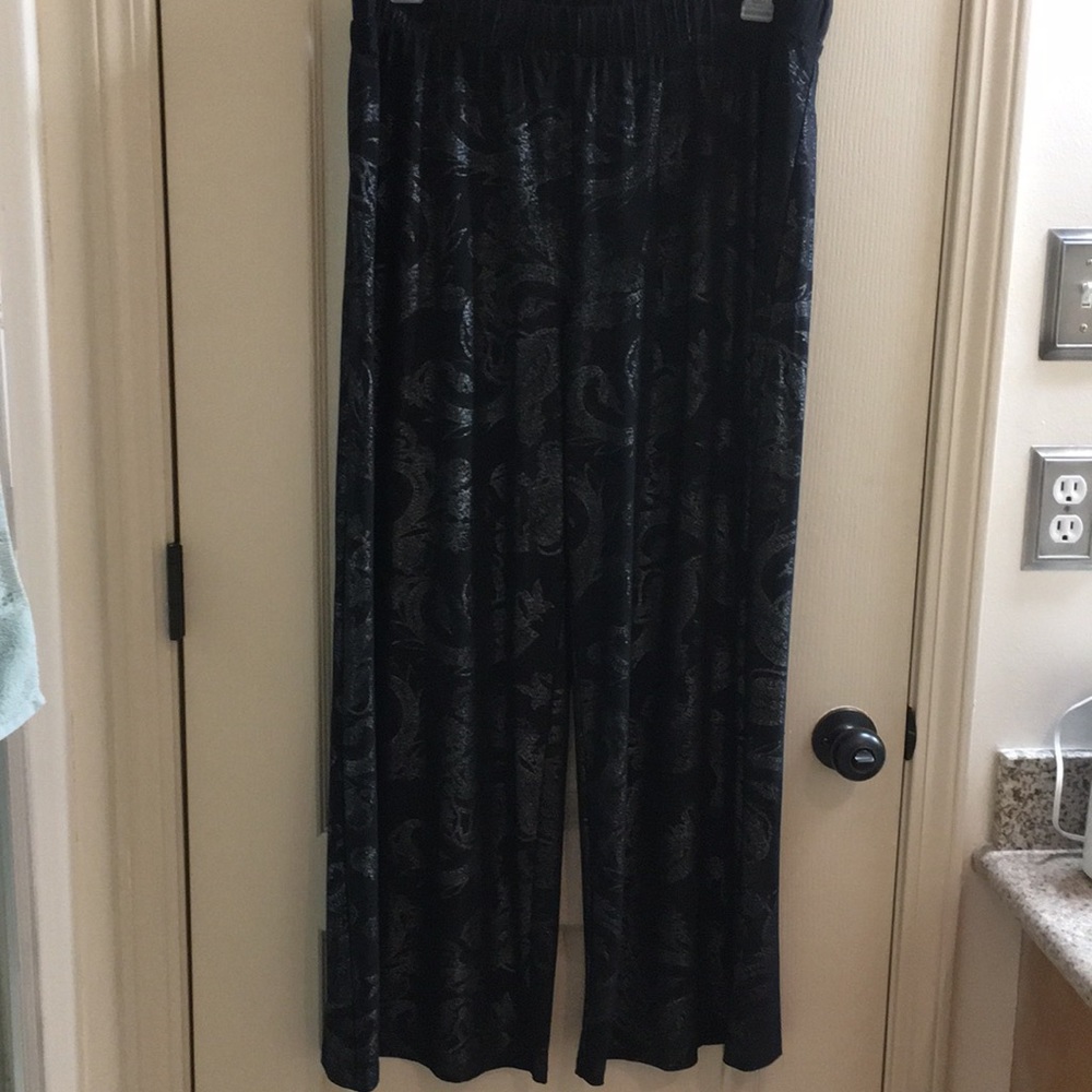 Dressy pants black and silver.